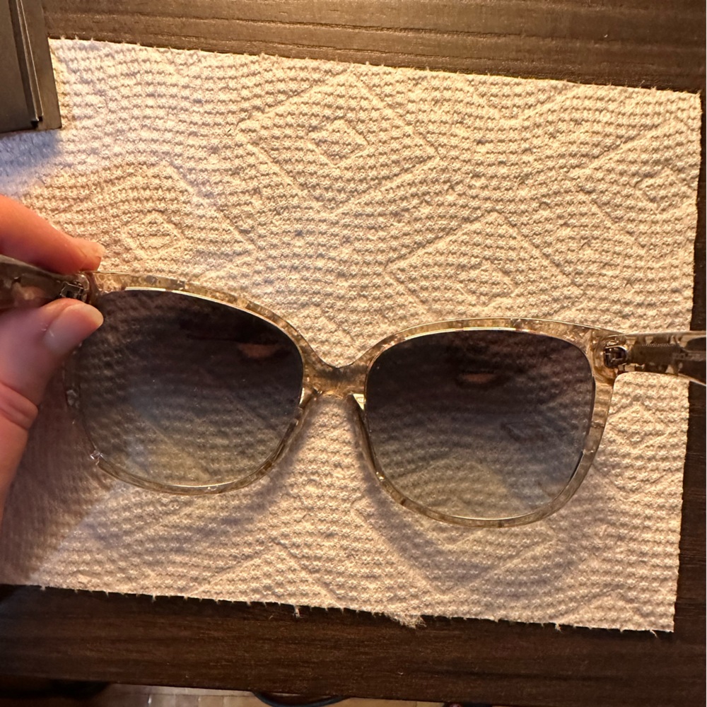 Dolce & Gabbana Sunglasses with Original Case - Pre-owned Clear Lenses - Picture 5 of 11